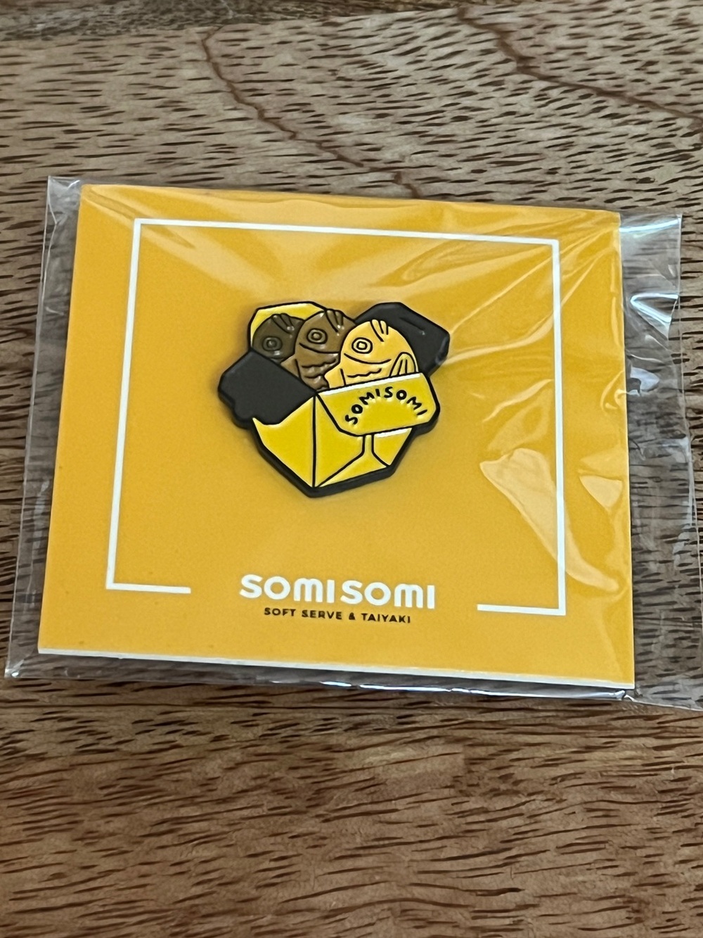 SOMISOMI Yellow Pin NEW